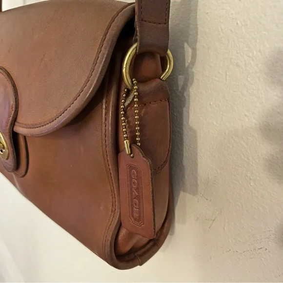 Vintage Coach Devon Tan Leather Crossbody Bag 9908 - Picture 3 of 9